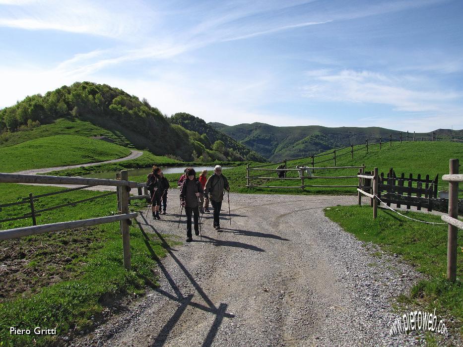 02 Sul segnavia 32 - strada sterrata.jpg